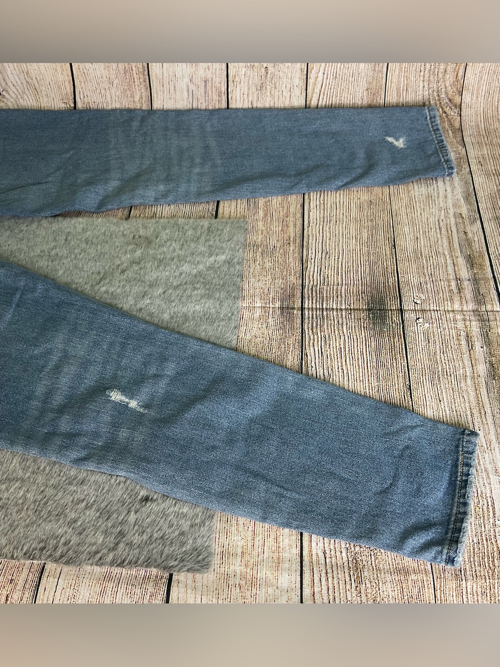 American Eagle Outfitters Light Blue Distressed Mom Jeans Size 2 Long - Picture 8 of 16